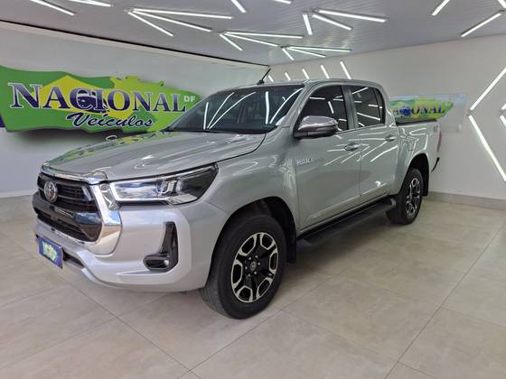 TOYOTA HILUX 2.8 D-4D TURBO DIESEL CD SRX 4X4 AUTOMÁTICO